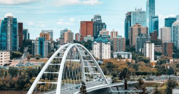 Find out the Best Shopping & Entertainment in Edmonton