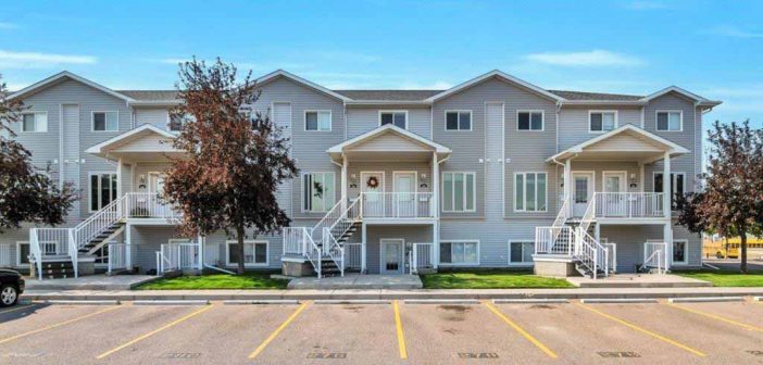 Townhouse in Range in $100K to $300K and Real Estate Market Condition of Medicine Hat