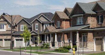 Real Estate Market Trends and Average Listings Price in Oshawa in October